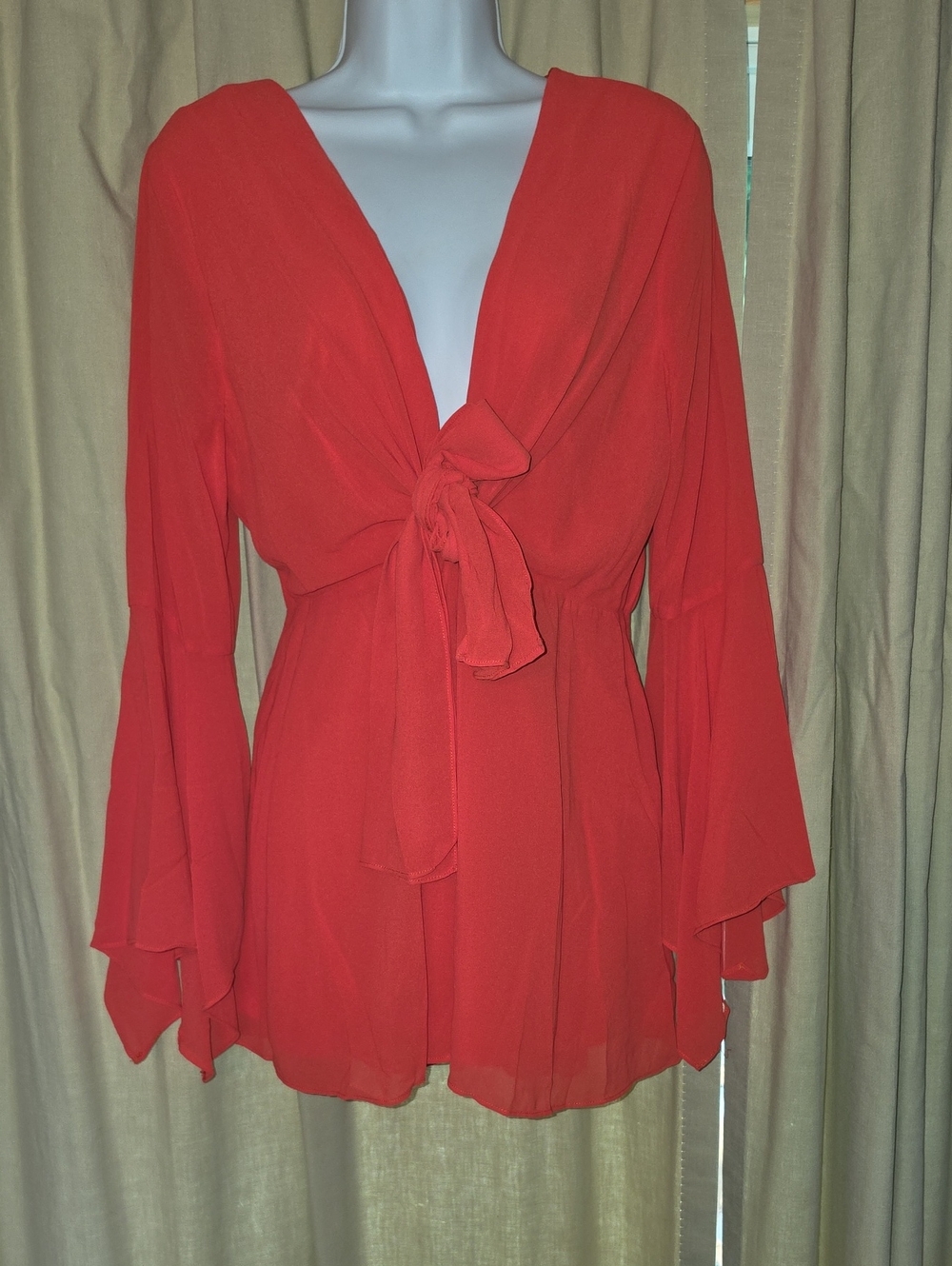 🆕 Sexy Very J “Tomato” V-neck Tie-Front Long Bell Sleeve Romper. L. NWT!🔥🔥